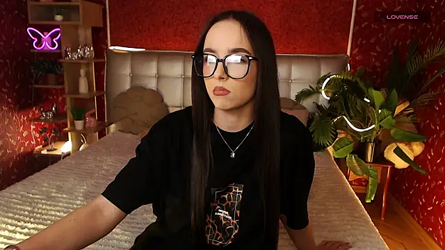 AuroraAksnesss online show from 02/05/25, 06:48