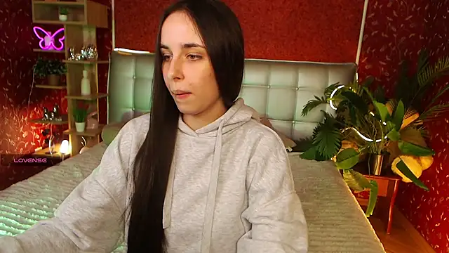 AuroraAksnesss online show from 02/10/25, 04:36