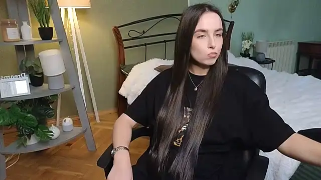 AuroraAksnesss online show from 02/13/25, 10:44