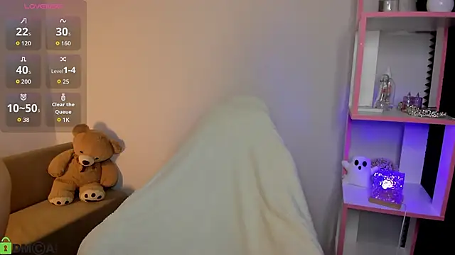 Linablueeyed online show from 10/28/25, 09:24