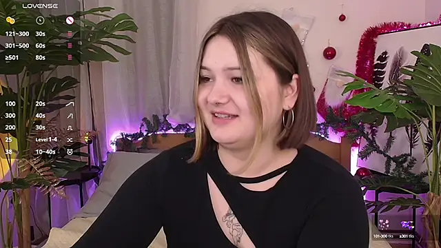 Snapshot of Alice_Walters chatting on 01/12/25, 10:01 Alice Walters online show from 01/12/25, 10:01