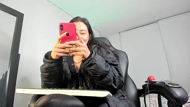 Snapshot of charlotte_joliedart chatting on 01/03/25, 04:11 charlotte joliedart online show from 01/03/25, 04:11