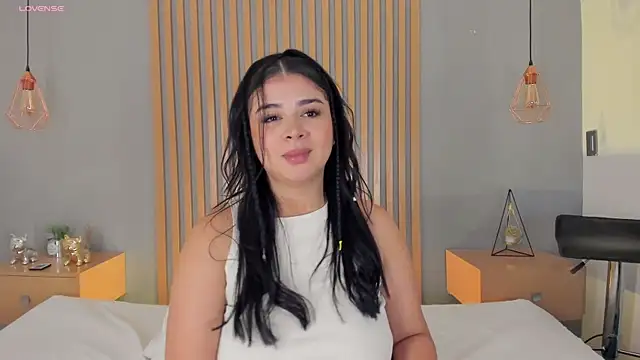 mary suarez online show from 02/07/25, 03:45