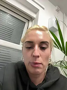 Snapshot of Barbie_26 chatting on 12/05/24, 06:44 Barbie 26 online show from 12/05/24, 06:44