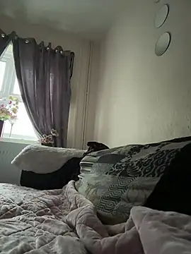 Snapshot of Barbie_26 chatting on 12/13/24, 10:51 Barbie 26 online show from 12/13/24, 10:51