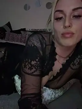 Snapshot of Barbie_26 chatting on 01/01/25, 09:52 Barbie 26 online show from 01/01/25, 09:52