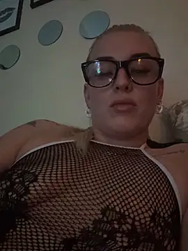 Snapshot of Barbie_26 chatting on 01/04/25, 09:09 Barbie 26 online show from 01/04/25, 09:09