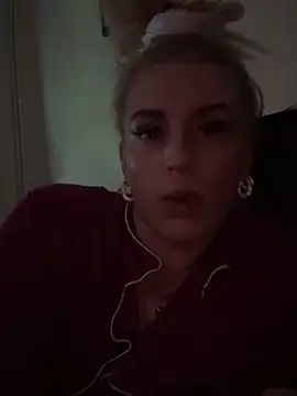 Snapshot of Barbie_26 chatting on 03/19/25, 11:47 Barbie 26 online show from 03/19/25, 11:47