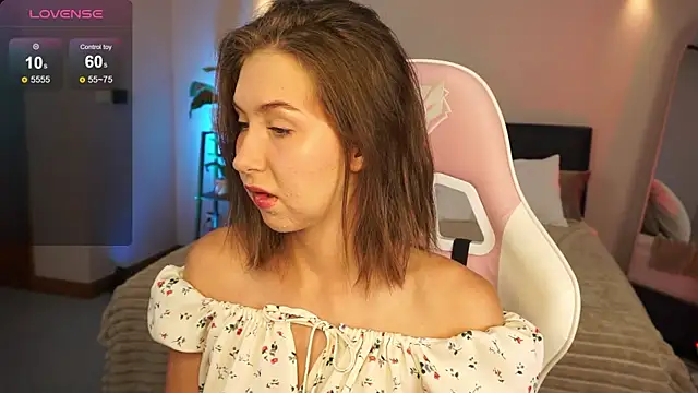 Snapshot of LinaSiren chatting on 12/19/24, 03:18 LinaSiren online show from 12/19/24, 03:18