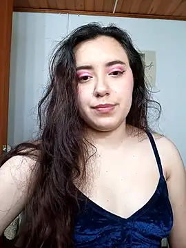 Emi chik online show from 11/05/25, 12:05