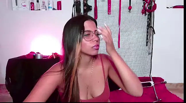 Megaan Greey online show from 01/10/25, 03:27