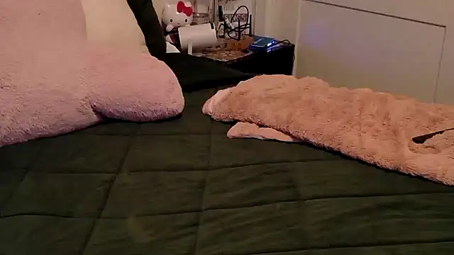 explosivekitty69 online show from 11/10/25, 12:53