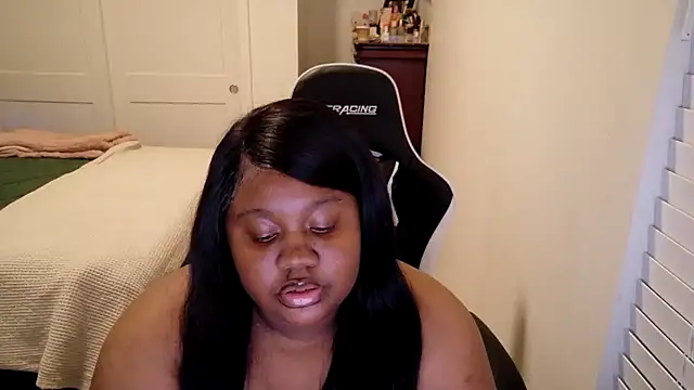 explosivekitty69 online show from 11/17/25, 07:58