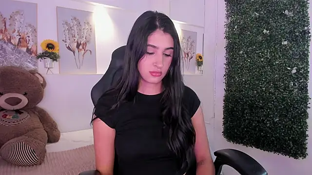 Ashley Evans18 online show from 10/24/25, 12:45