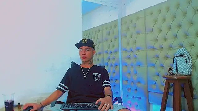 HannibalLester online show from 01/29/25, 01:28