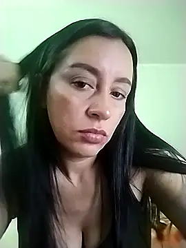 Snapshot of hailey85 chatting on 10/16/25, 04:08 hailey85 online show from 10/16/25, 04:08