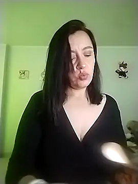 Snapshot of hailey85 chatting on 11/16/25, 09:31 hailey85 online show from 11/16/25, 09:31