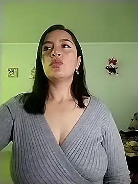 Snapshot of hailey85 chatting on 11/19/25, 05:24 hailey85 online show from 11/19/25, 05:24