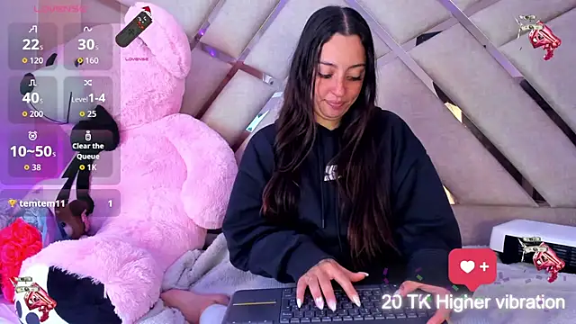 Snapshot of sadashi_moon_ chatting on 10/13/25, 02:11 sadashi moon online show from 10/13/25, 02:11