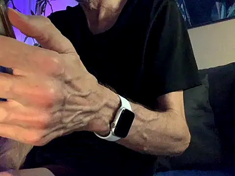 Bula94193 online show from 10/17/25, 07:49