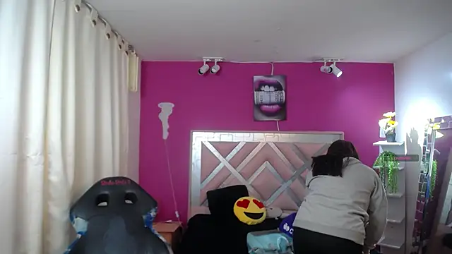 Snapshot of Naiara_Sex_ chatting on 12/27/24, 12:56 Naiara Sex online show from 12/27/24, 12:56