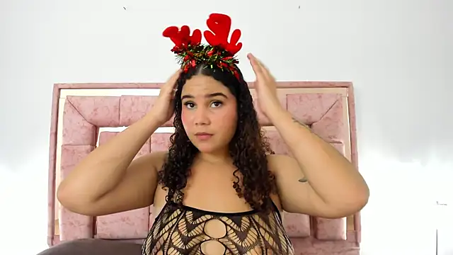 Snapshot of zoee_lovv chatting on 12/18/24, 03:15 zoee lovv online show from 12/18/24, 03:15