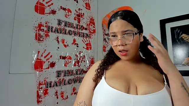 zoee lovv online show from 10/30/25, 03:08