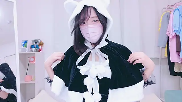 Snapshot of Yurie_ chatting on 12/15/24, 10:07 Yurie  online show from 12/15/24, 10:07