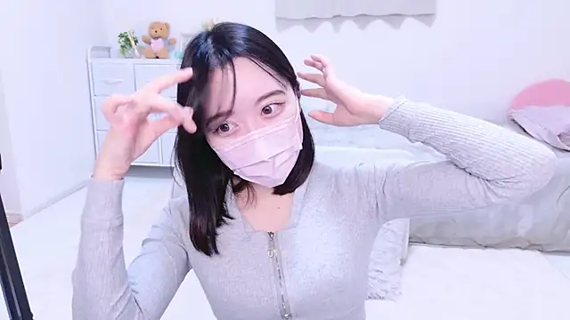 Snapshot of Yurie_ chatting on 01/25/25, 11:13 Yurie  online show from 01/25/25, 11:13