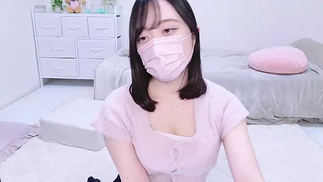 Snapshot of Yurie_ chatting on 02/08/25, 11:01 Yurie  online show from 02/08/25, 11:01