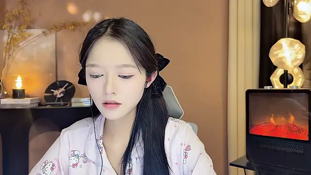 xiaodaibabyy online show from 12/08/24, 02:19