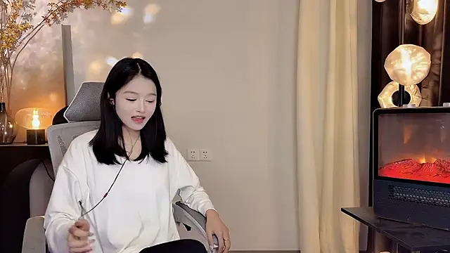 xiaodaibabyy online show from 02/15/25, 04:12