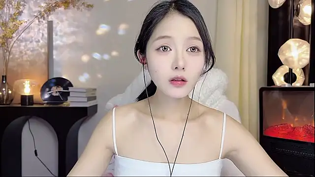 xiaodaibabyy online show from 03/04/25, 01:23