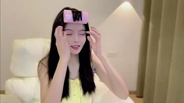 xiaodaibabyy online show from 10/12/25, 07:51