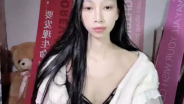 Snapshot of Lili-2 chatting on 12/06/24, 12:34 Lili-2 online show from 12/06/24, 12:34