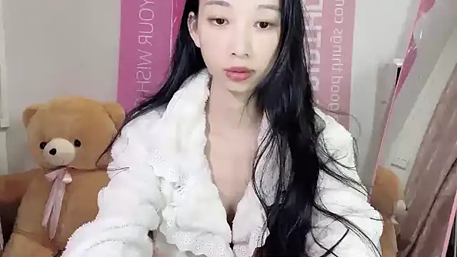 Snapshot of Lili-2 chatting on 12/07/24, 01:29 Lili-2 online show from 12/07/24, 01:29
