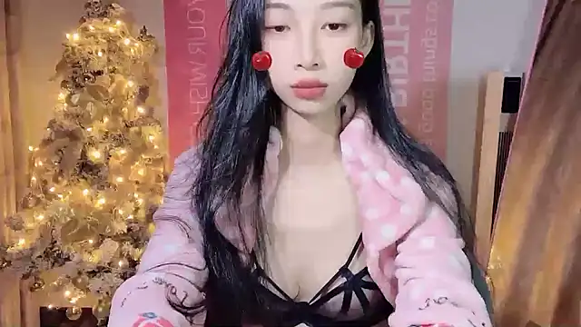 Snapshot of Lili-2 chatting on 12/23/24, 02:28 Lili-2 online show from 12/23/24, 02:28