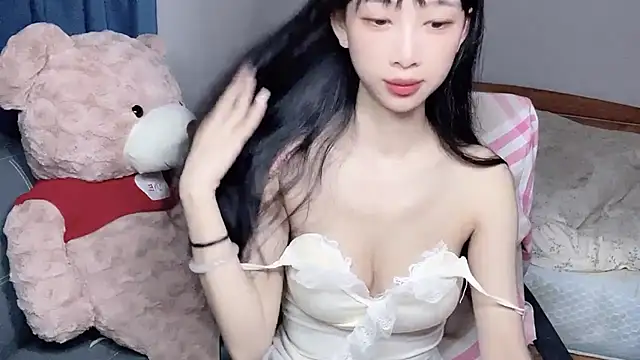Snapshot of Lili-2 chatting on 10/01/25, 04:35 Lili-2 online show from 10/01/25, 04:35
