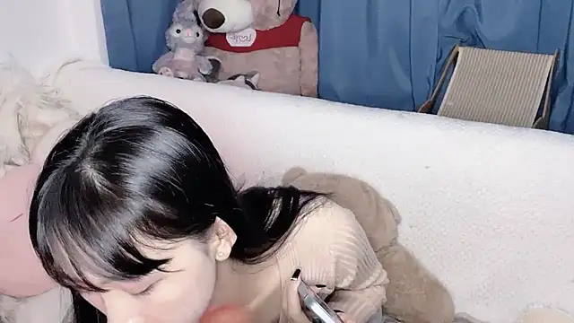 Snapshot of Lili-2 chatting on 11/19/25, 01:55 Lili-2 online show from 11/19/25, 01:55