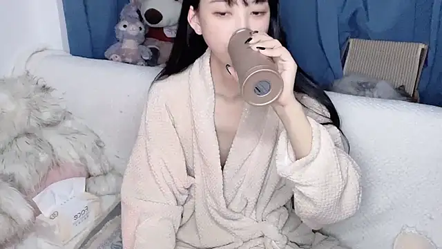 Snapshot of Lili-2 chatting on 11/20/25, 04:51 Lili-2 online show from 11/20/25, 04:51