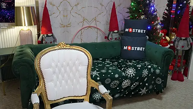 Snapshot of Julia__Star_ chatting on 12/23/24, 08:33 Julia Star online show from 12/23/24, 08:33