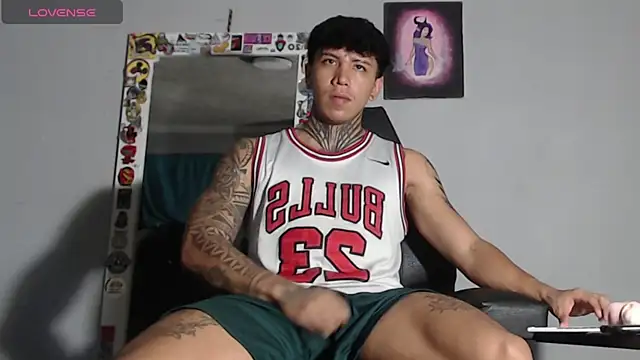 Nickhot0609 online show from 12/28/24, 10:44