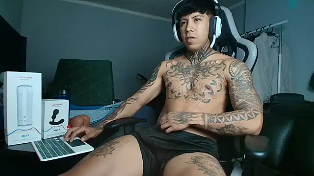 Nickhot0609 online show from 09/16/25, 11:33