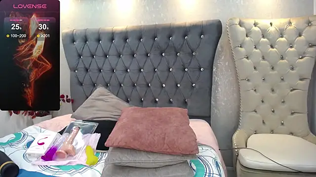 Snapshot of Melodi_Roux chatting on 01/29/25, 04:08 Melodi Roux online show from 01/29/25, 04:08