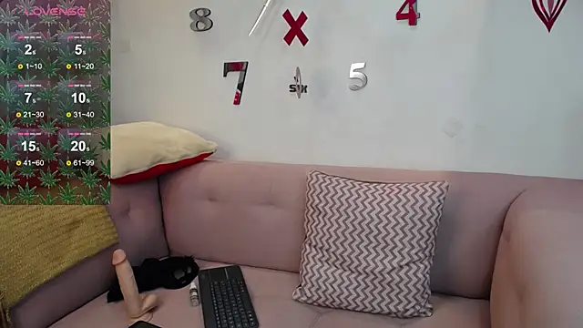 Snapshot of Melodi_Roux chatting on 02/16/25, 04:10 Melodi Roux online show from 02/16/25, 04:10