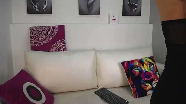 Snapshot of Melodi_Roux chatting on 03/03/25, 12:27 Melodi Roux online show from 03/03/25, 12:27