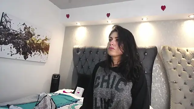 Snapshot of Melodi_Roux chatting on 03/04/25, 03:04 Melodi Roux online show from 03/04/25, 03:04