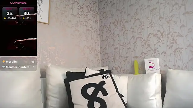 Snapshot of Melodi_Roux chatting on 03/12/25, 04:02 Melodi Roux online show from 03/12/25, 04:02