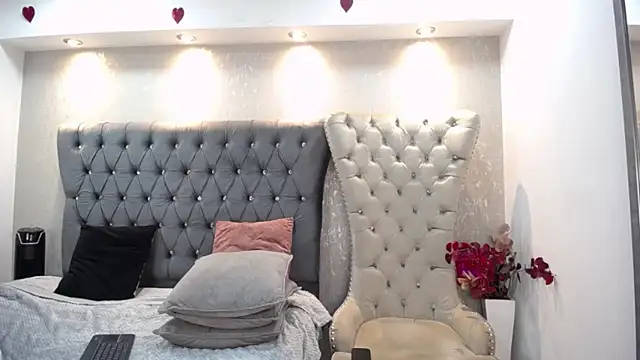 Snapshot of Melodi_Roux chatting on 03/13/25, 06:45 Melodi Roux online show from 03/13/25, 06:45