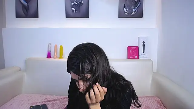 Snapshot of Melodi_Roux chatting on 10/21/25, 01:01 Melodi Roux online show from 10/21/25, 01:01